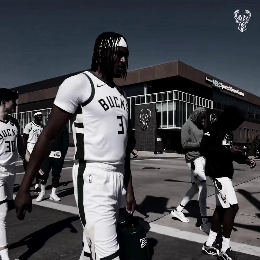 九游娱乐里程碑夜密尔沃基雄鹿遗憾出局；CBA季后赛转会期刷纪录；赛场秩序良好；训练强度明显提升的简单介绍